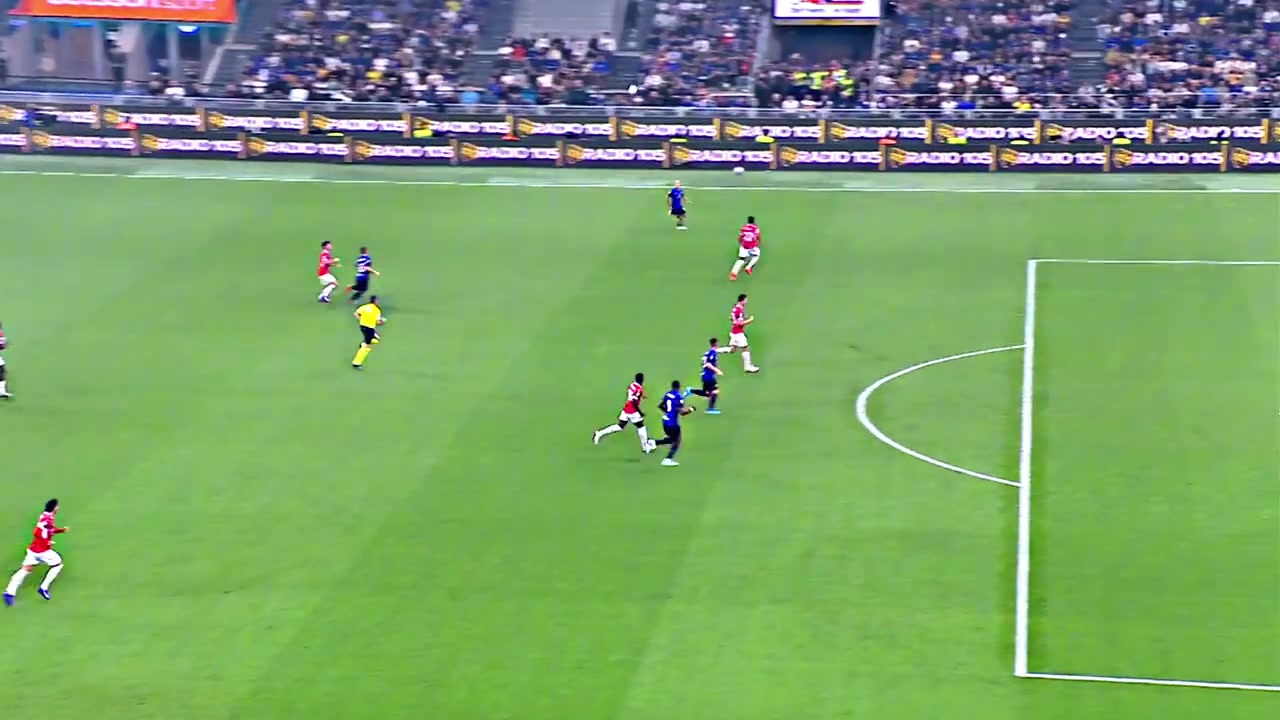 极限1v3送出致命助攻劳塔罗这球将个人能力完美展现